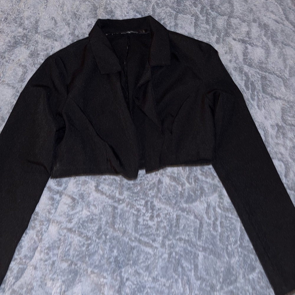 PrettyLittleThing Black Cropped Blazer